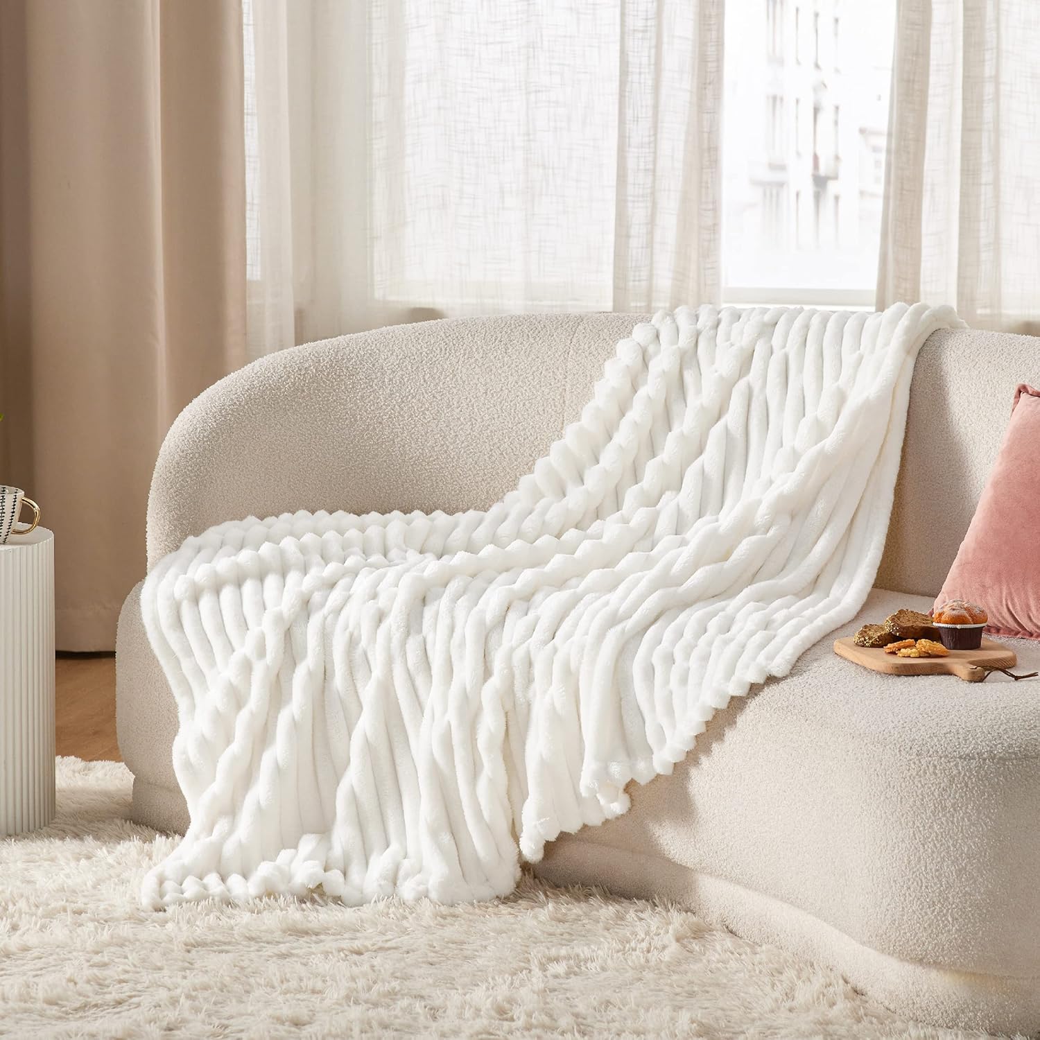 Cozy Up with Bedsure Super Soft Blanket
